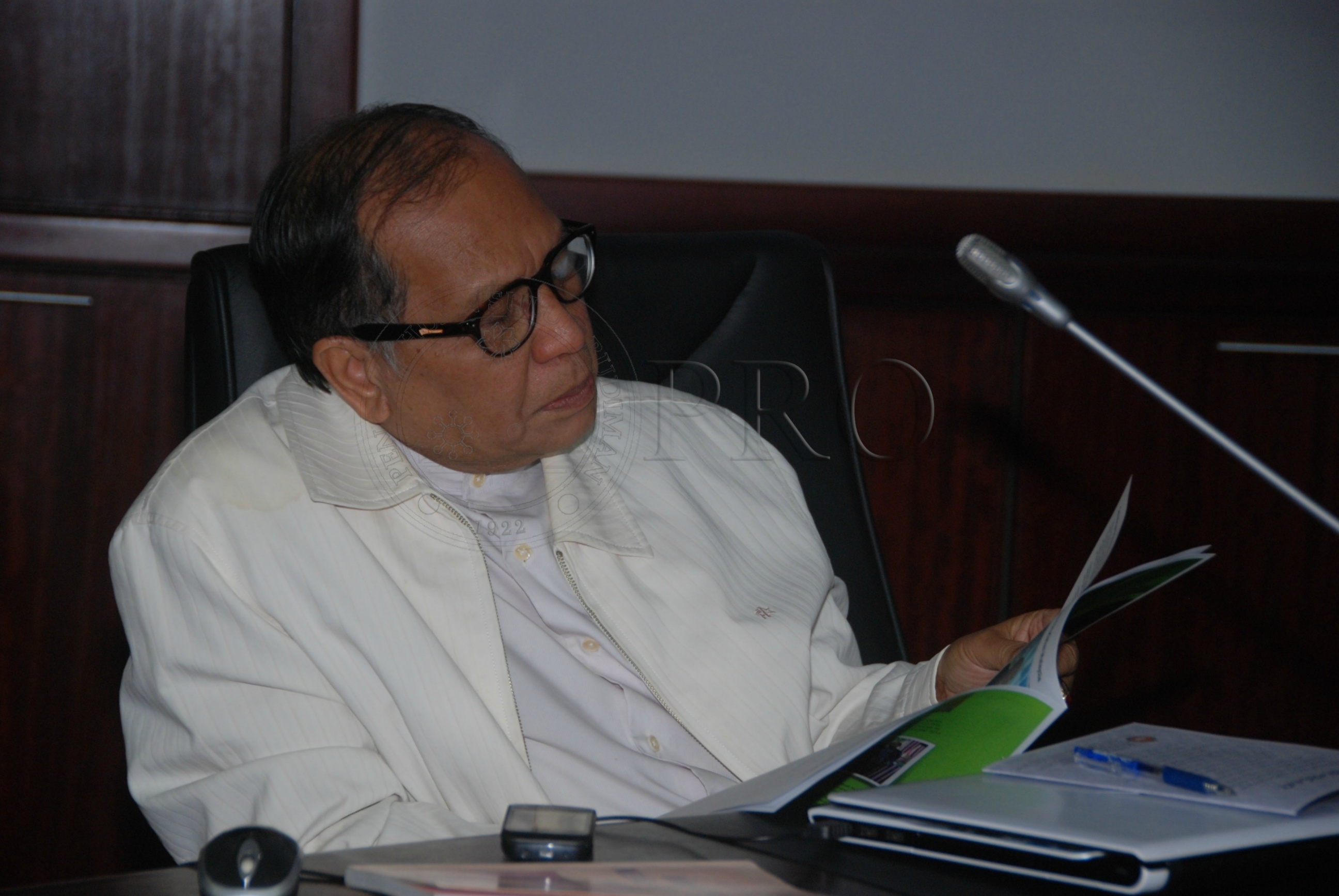 PRO 12 140 buku DSC 9650